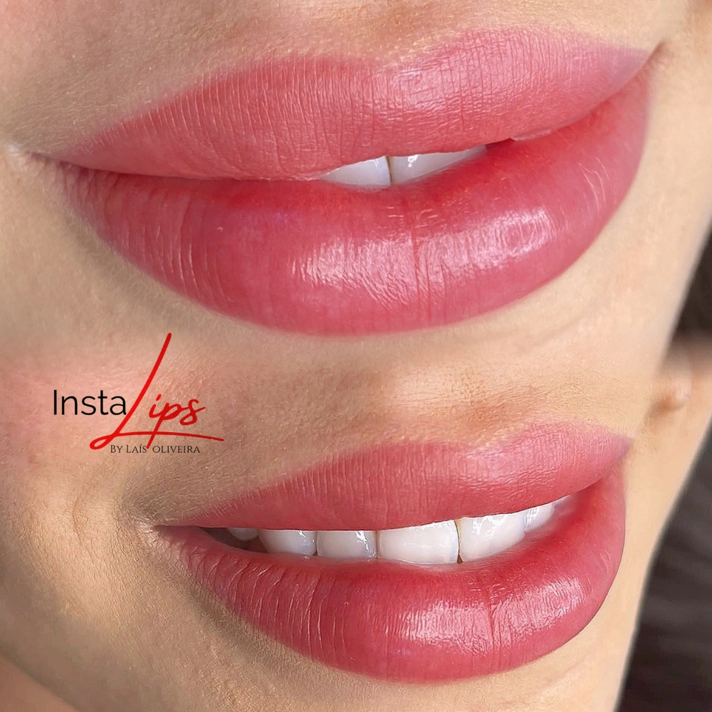 Resultado natural do método InstaLips de micropigmentação labial